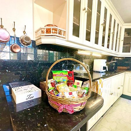 Villa Casacara Marbella Beachside Costabella -Spain 외부 사진
