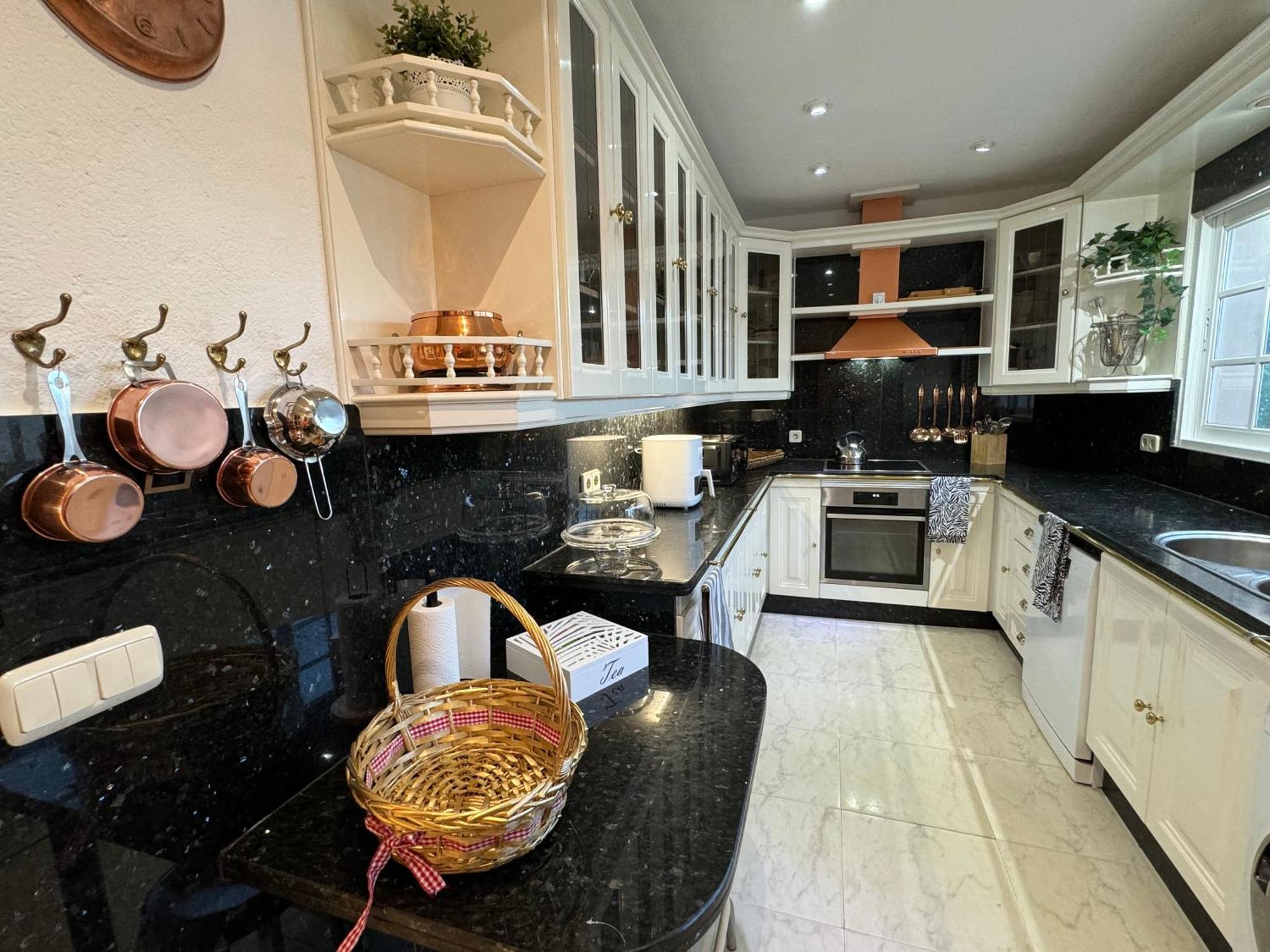 Villa Casacara Marbella Beachside Costabella -Spain 외부 사진
