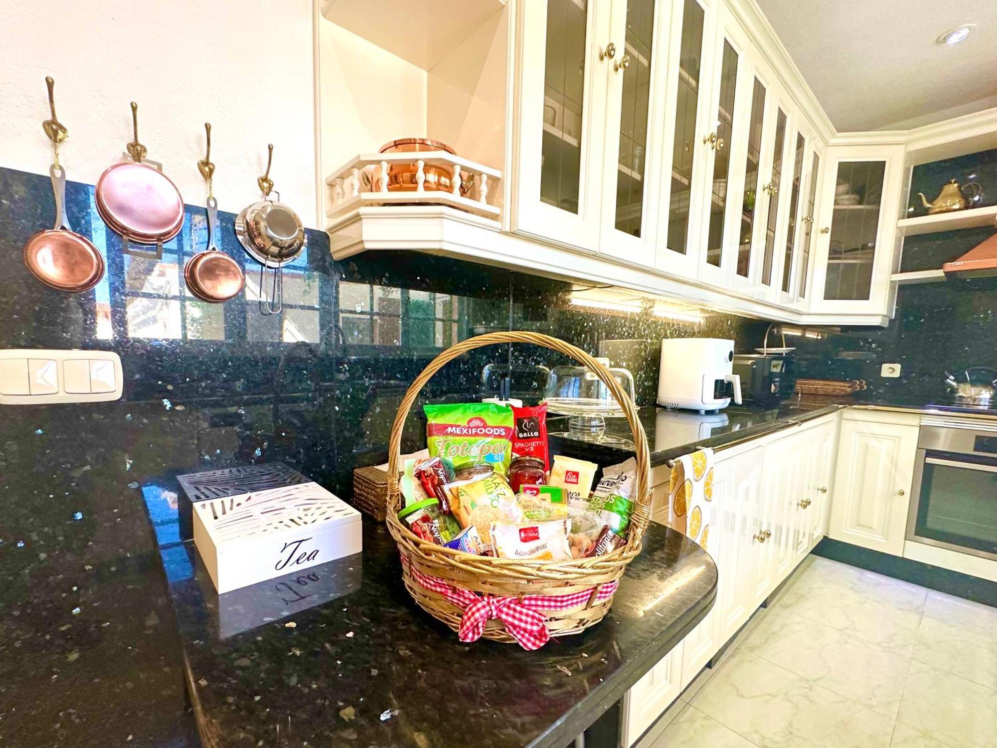 Villa Casacara Marbella Beachside Costabella -Spain 외부 사진